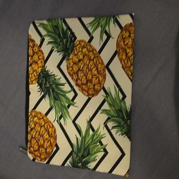 Pineapple Makeup Bag - Picture 2 of 4